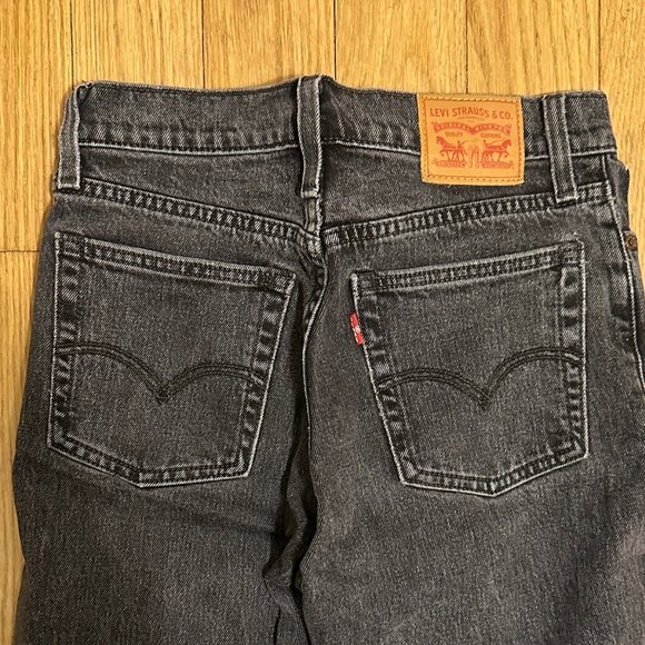 Levi's Wedgie Charcoal Straight Jeans - Size 25 - Picture 6 of 8